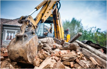 Démolition des bâtiments situés sur le site du futur Gymnase du Chablais à Aigle