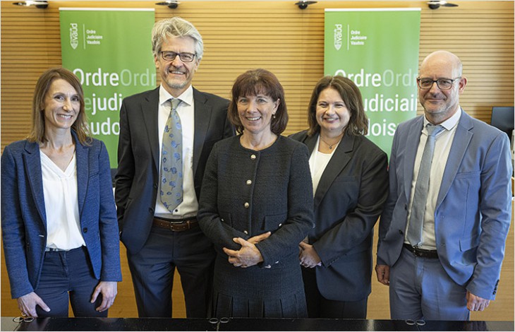 Marie-Pierre Bernel, Présidente du Tribunal cantonal (au centre) était entourée de  Valérie Midili, Secrétaire générale, Christophe Maillard, Vice-président du Tribunal cantonal, Tania di Ferro Demierre, membre de la Cour administrative et Daniel Romano, délégué aux affaires des offices des poursuites et des faillites.