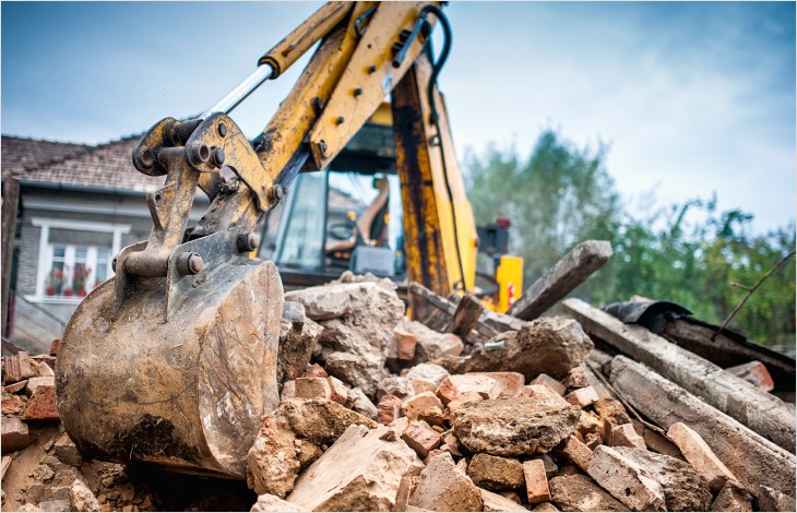 Démolition des bâtiments situés sur le site du futur Gymnase du Chablais à Aigle